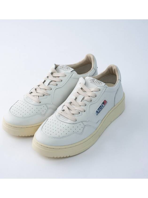 Medalist Low Top Sneakers White - AUTRY - BALAAN 2