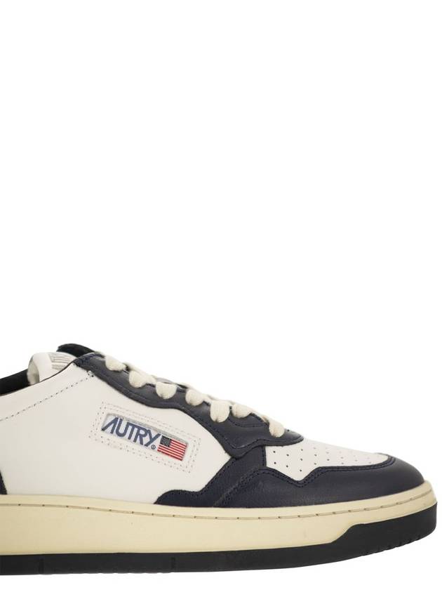 Medalist Navy Tab Low Top Sneakers White Navy - AUTRY - BALAAN 7