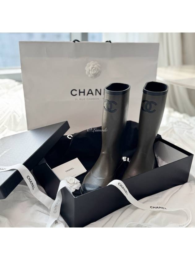 CC Logo Bicolor Rain Boots Brown Black - CHANEL - BALAAN 7