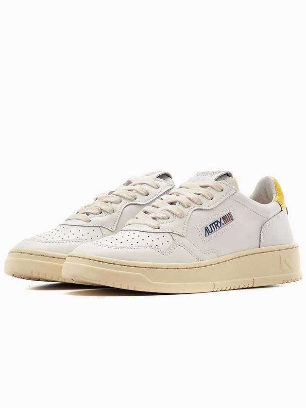 Women's Medalist Leather Low Top Sneakers White Yellow - AUTRY - BALAAN 8