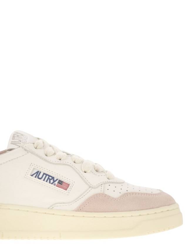 MEDALIST LOW - White leather and suede sneakers in powder - AUTRY - BALAAN 6