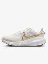 Vomero 17 Low Top Sneakers Metallic Gold Phantom - NIKE - BALAAN 2