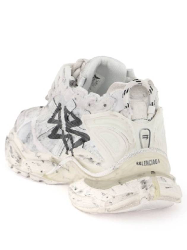 Runner Graffiti Low Top Sneakers White - BALENCIAGA - BALAAN 4