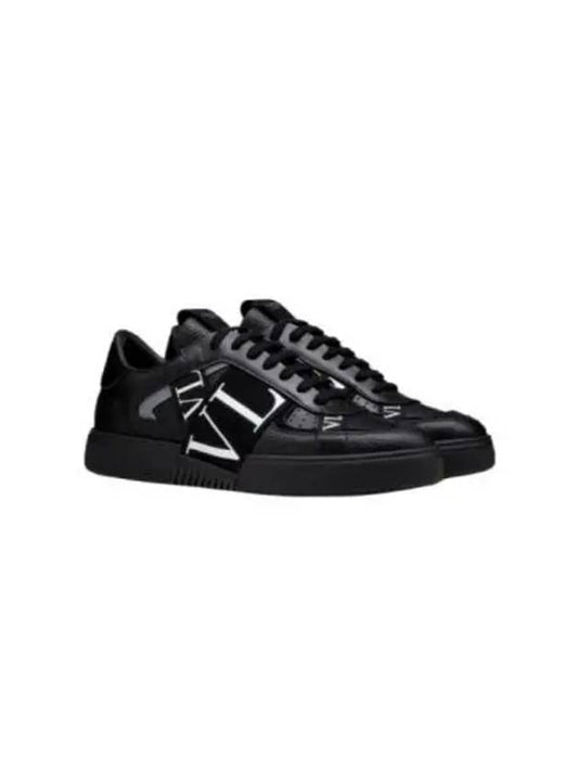 Man's Garavani Low Top Sneakers Black - VALENTINO - BALAAN 2