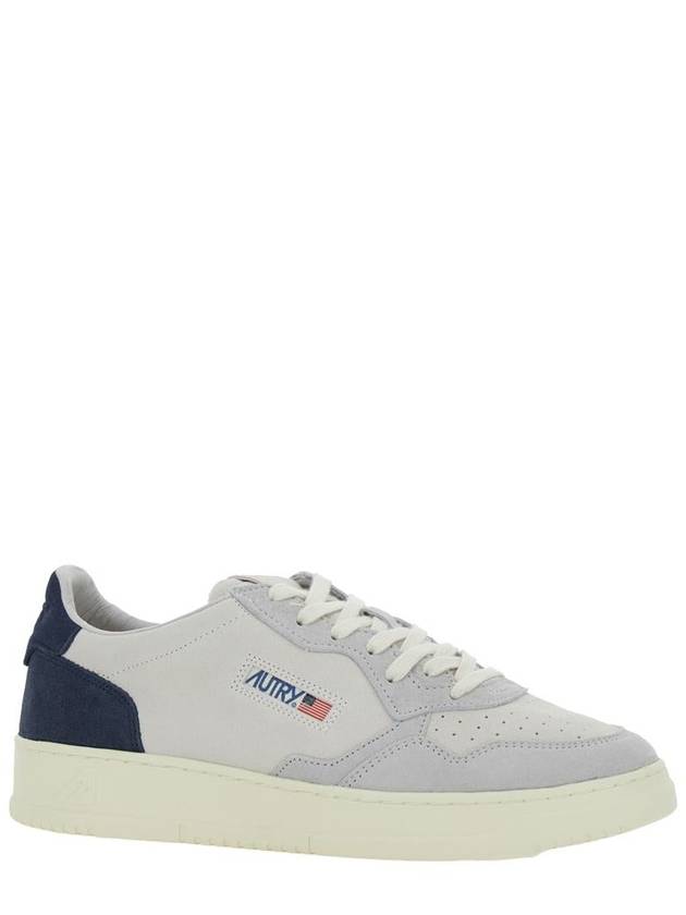 'Medalist Low' Blue Sneaker With Contrasting Back Patch In Leather And Suede Man - AUTRY - BALAAN 2