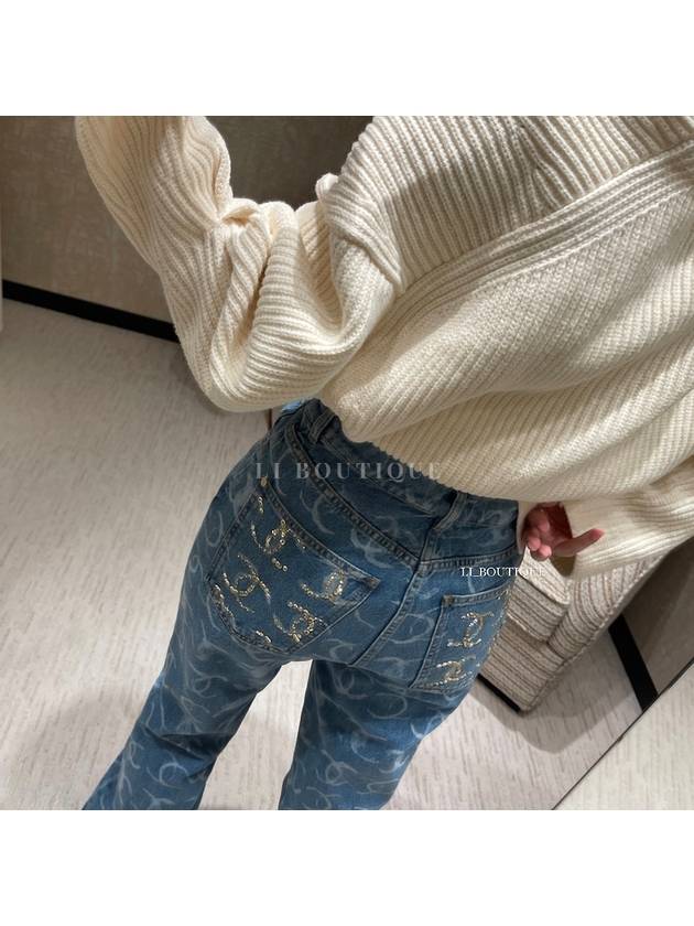 23 CC Logo Printed Jeans Jeans Light Blue P75555 - CHANEL - BALAAN 2