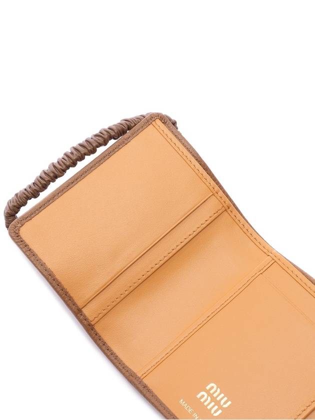 Logo Plaque Bifold Wallet Caramello - MIU MIU - BALAAN 7