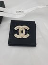 cc logo champagne gold brooch - CHANEL - BALAAN 7