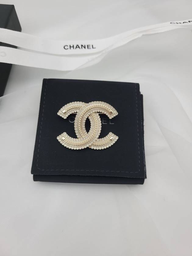 cc logo champagne gold brooch - CHANEL - BALAAN 7