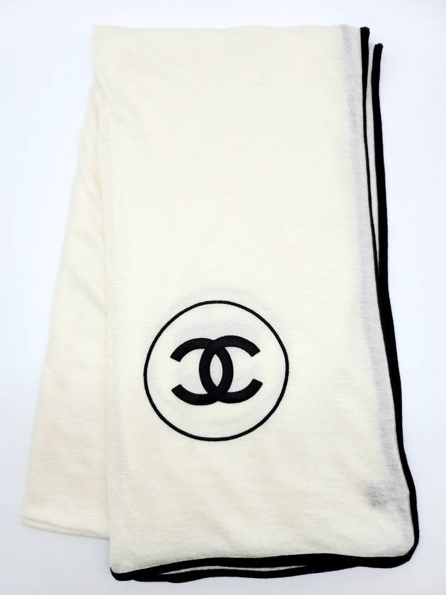 CC Logo Cashmere Silk Ivory Stole White Jenny Muffler A52032 - CHANEL - BALAAN 3