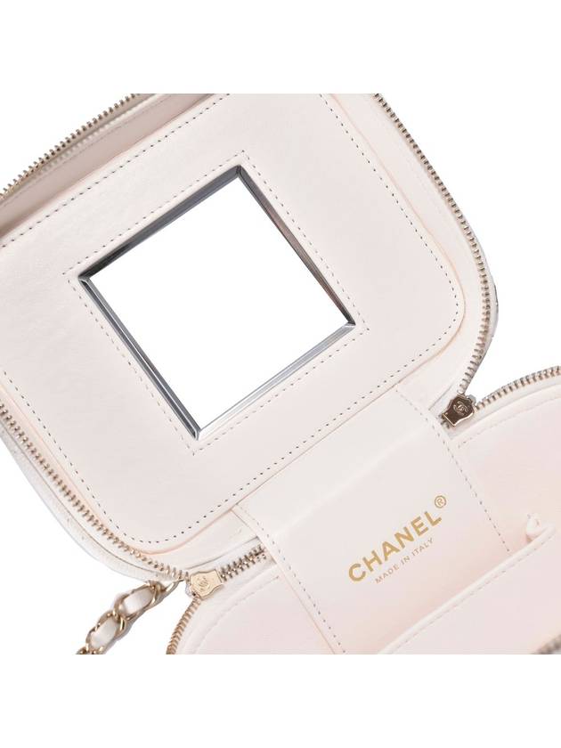 Women 22 Shinsegae Purchase Benetti Cosmetic Top Handle Bag CD5269 - CHANEL - BALAAN 7