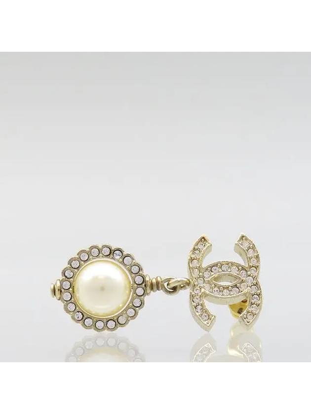 AB2307 CC Piercing Crystal Around Pearl Drop Gold Earrings - CHANEL - BALAAN 2