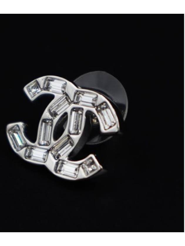 Women s Chanel B23V Silver Unbalanced CC Logo Double Earrings gt Gangbuk used luxury goods - CHANEL - BALAAN 7