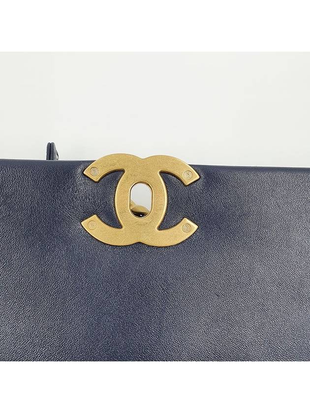 Women s Lambskin 19 Flap Bag Large 30 4199 - CHANEL - BALAAN 17