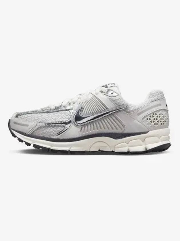 Zoom Vomero 5 Sneakers Photon Dust and Metallic Silver - NIKE - BALAAN 2