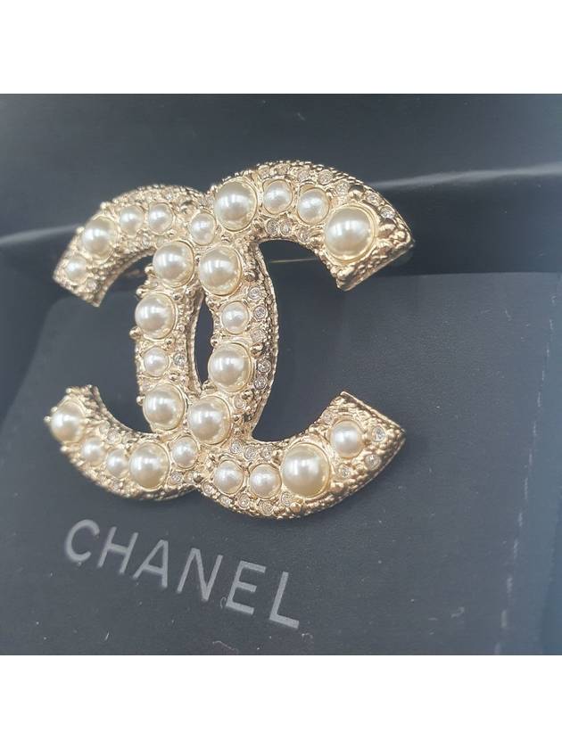 CC Logo Pearl Crystal Brooch Gold - CHANEL - BALAAN 6