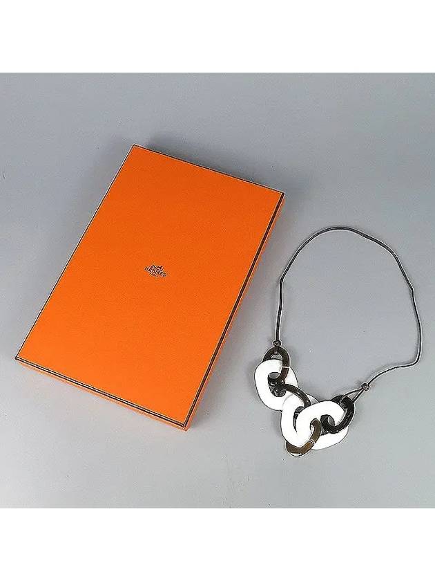 KARAMBA BOIS LAQUE BLOCK NECKLACE - HERMES - BALAAN 2