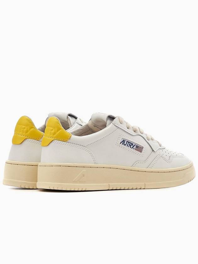 Women's Medalist Leather Low Top Sneakers White Yellow - AUTRY - BALAAN 9