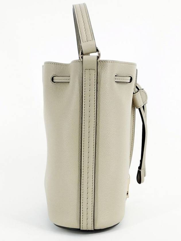 T Timeless Leather Micro Logo Bucket Bag Beige - TOD'S - BALAAN 5