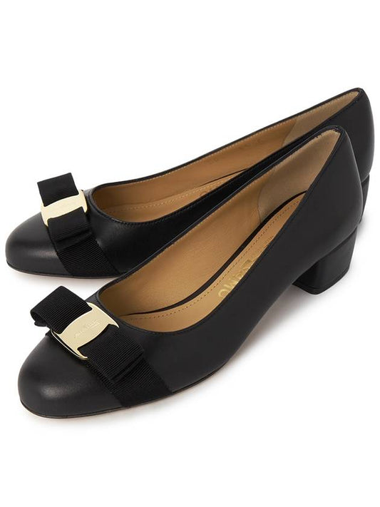 Ferragamo Vara Bow Women s Pumps SOFT NERO 0775750 Foot C - SALVATORE FERRAGAMO - BALAAN 1