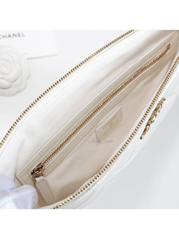 19 Lambskin medium clutch bag white - CHANEL - BALAAN 11