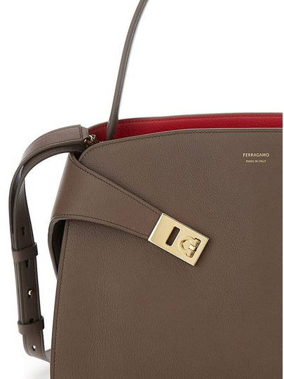 'Hug' Grey Shoulder Bag With Logo Printed On Front In Leather Woman - SALVATORE FERRAGAMO - BALAAN 2