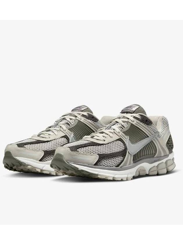 Zoom Vomero 5 Premium Low Top Sneakers Grey - NIKE - BALAAN 4