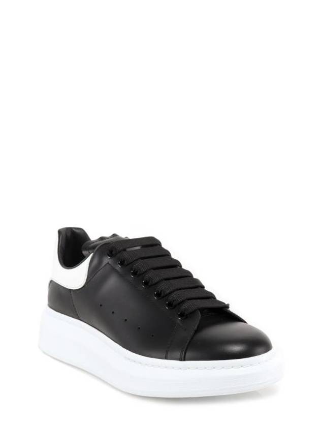 Oversized Leather Tab Low Top Sneakers Black - ALEXANDER MCQUEEN - BALAAN 5