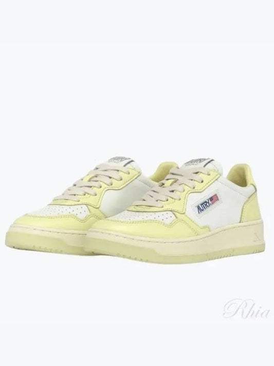 Women's Medalist Bi-Color Low-Top Sneakers Yellow - AUTRY - BALAAN 2