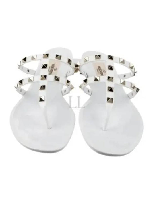 24 4W0S0T84 PVS 001 4W2S0T84 Rubber Rockstud Flat Thong Sandals - VALENTINO - BALAAN 1