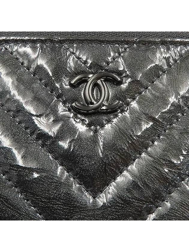 Black Patent Chevron Medium Clutch - CHANEL - BALAAN 4