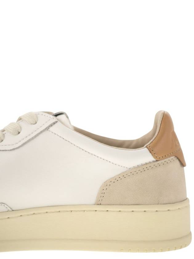 MEDALIST LOW - Leather and Suede Sneakers - AUTRY - BALAAN 7