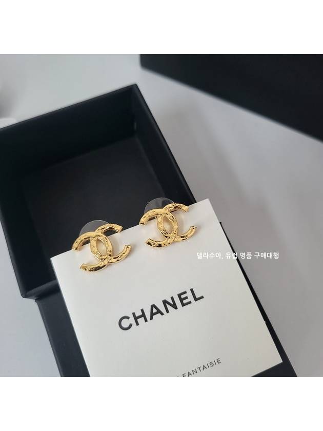 CC Logo Earrings Gold - CHANEL - BALAAN 3