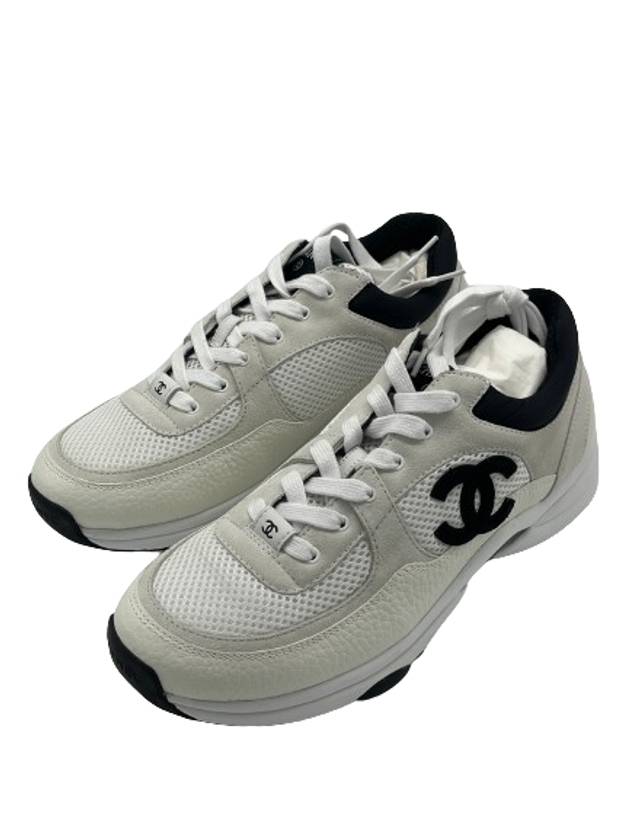 CC Logo Leather Low Top Sneakers White - CHANEL - BALAAN 3