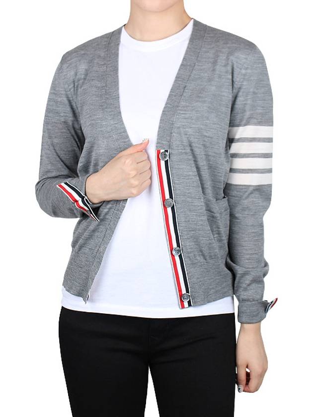 Sustainable Fine Merino Wool 4-Bar Relaxed Fit V-Neck Cardigan Light Grey - THOM BROWNE - BALAAN 3