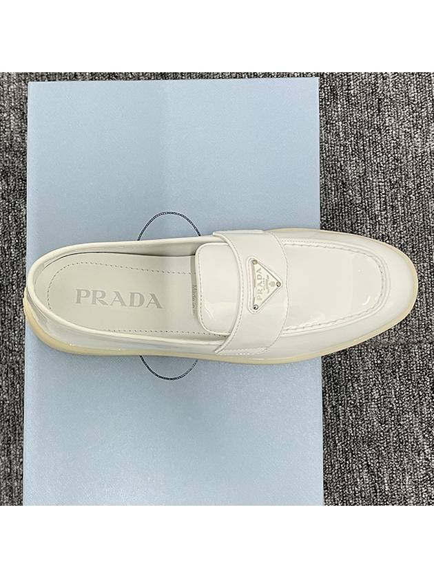 Women's Triangle Logo Patent Leather Loafers White 1D222N 069 F0009 - PRADA - BALAAN 7