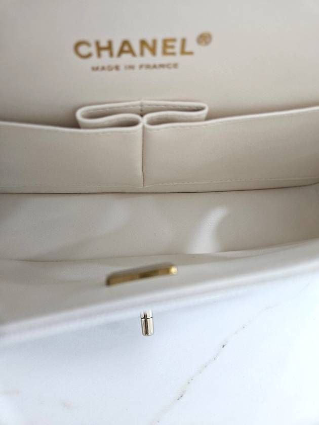 Classic Caviar Medium Gold Shoulder Bag 23 Year A01112 - CHANEL - BALAAN 10