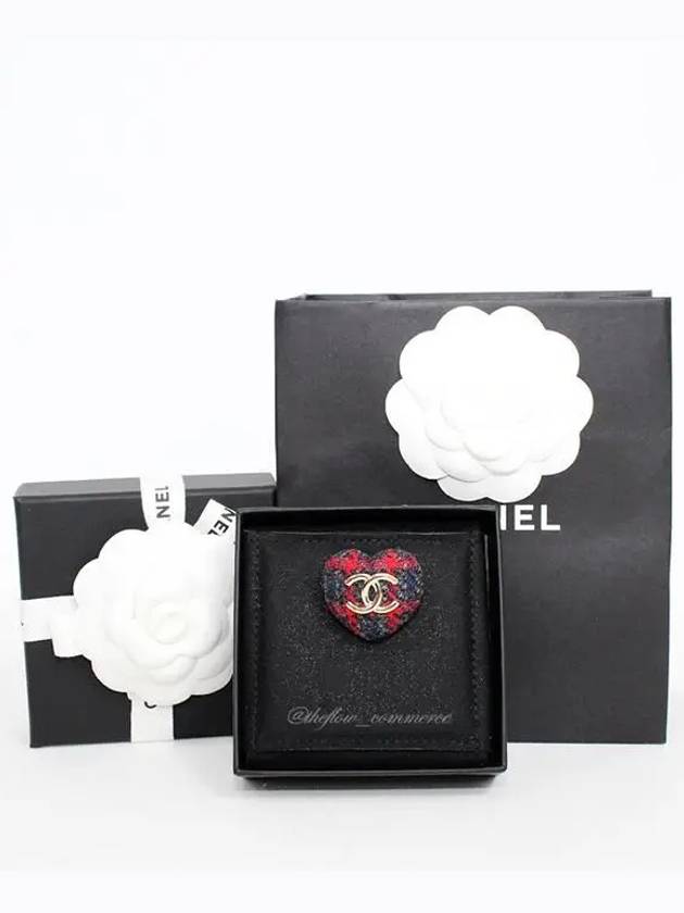 CC Tweed Heart Check Brooch Red - CHANEL - BALAAN 11