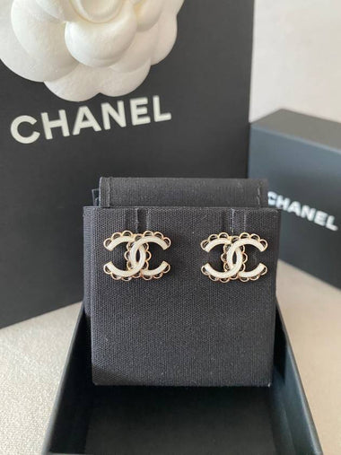 CC logo earring darling ribbons white champagne gold earrings ABE184 - CHANEL - BALAAN 1