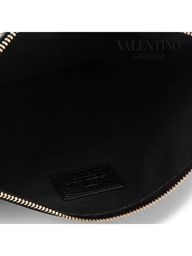 Rockstud Stampa Alce Clutch Bag Black - VALENTINO - BALAAN 7