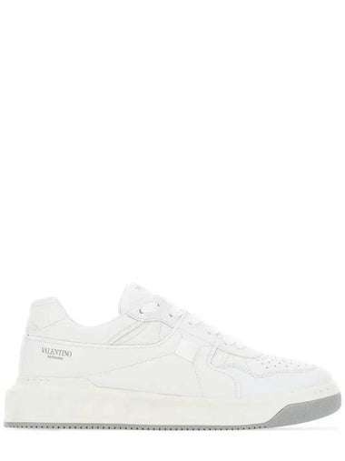 Stud Low Top Sneakers White - VALENTINO - BALAAN 1