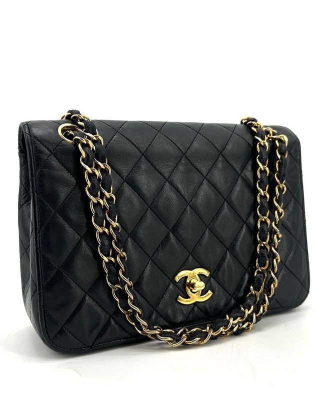 Classic Lambskin Flap Shoulder Bag - CHANEL - BALAAN 2