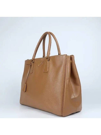 BN1786 SAFFIANO LUX brown color gold logo tote bag - PRADA - BALAAN 2