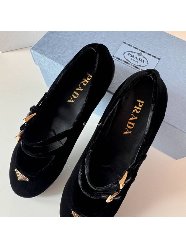 WOMAN BLACK FLATS - PRADA - BALAAN 7