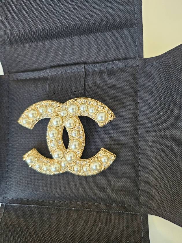 Classic CC Logo Pearl Crystal Brooch Gold - CHANEL - BALAAN 5