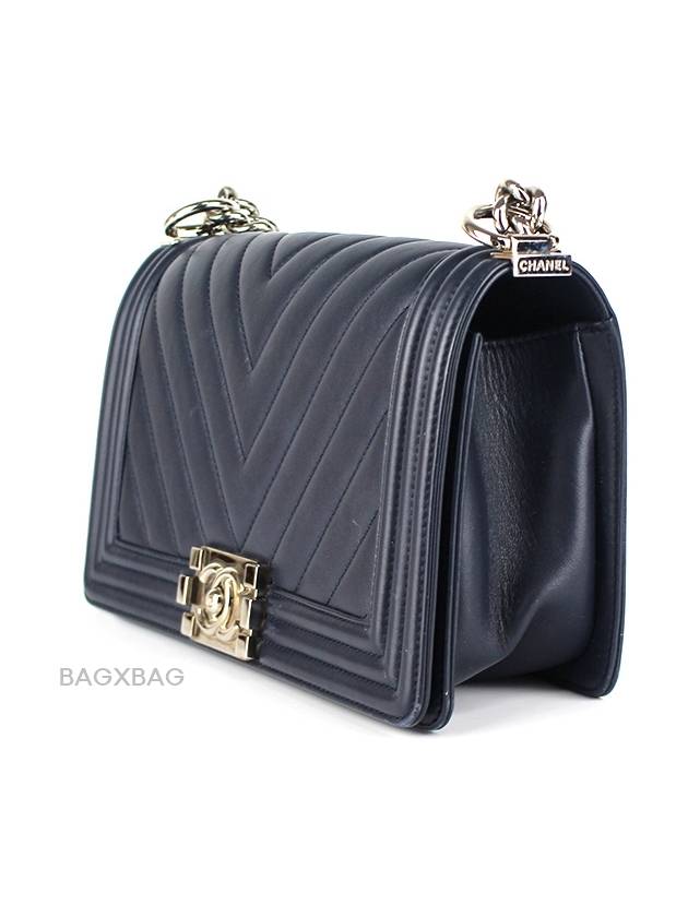 CH Chevron Boy Bag Medium Navy Silver CH41BG198 - CHANEL - BALAAN 2