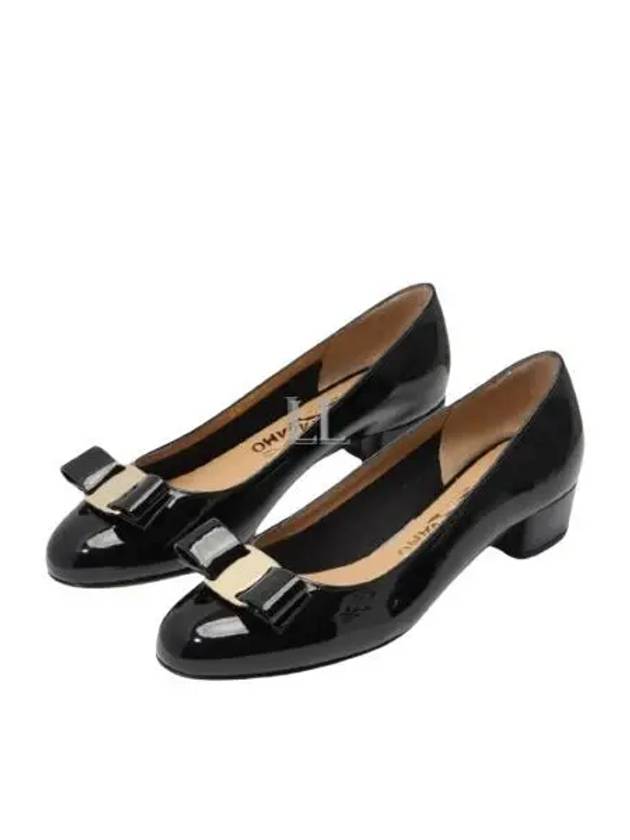 Vara Bow Patent Pumps Black - SALVATORE FERRAGAMO - BALAAN 2