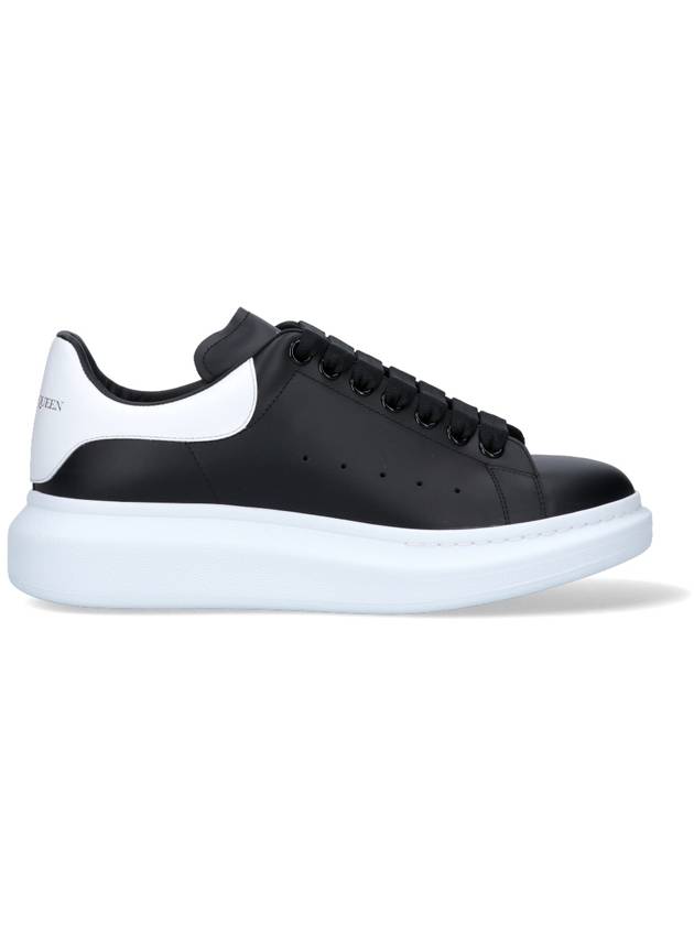 Oversized Leather Tab Low Top Sneakers Black - ALEXANDER MCQUEEN - BALAAN 2