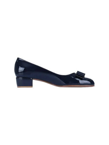 Vara Bow Patent Pumps Oxford Blue - SALVATORE FERRAGAMO - BALAAN 1