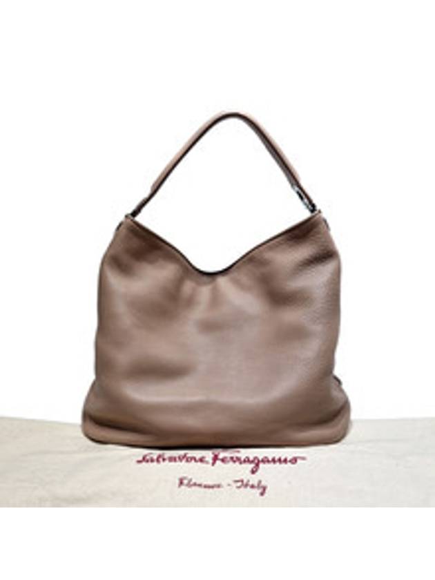 Women s Ferragamo 21 E372 Beige Leather Silver Gancini Shoulder Bag - SALVATORE FERRAGAMO - BALAAN 1